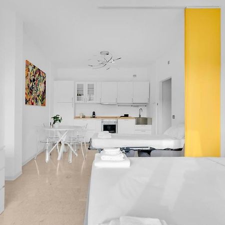 Yellow Flat Central Milan Bagian luar foto