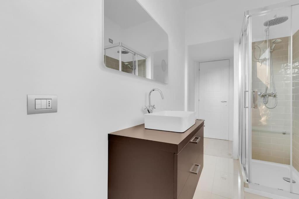 Yellow Flat Central Milan Bagian luar foto