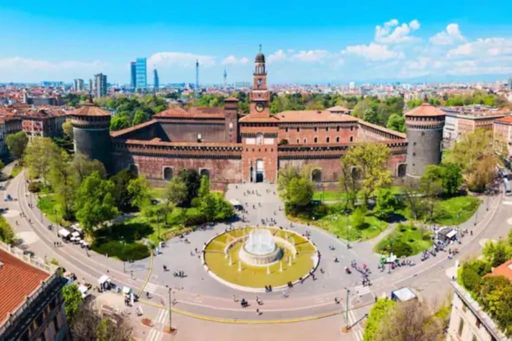 Yellow Flat Central Milan Bagian luar foto
