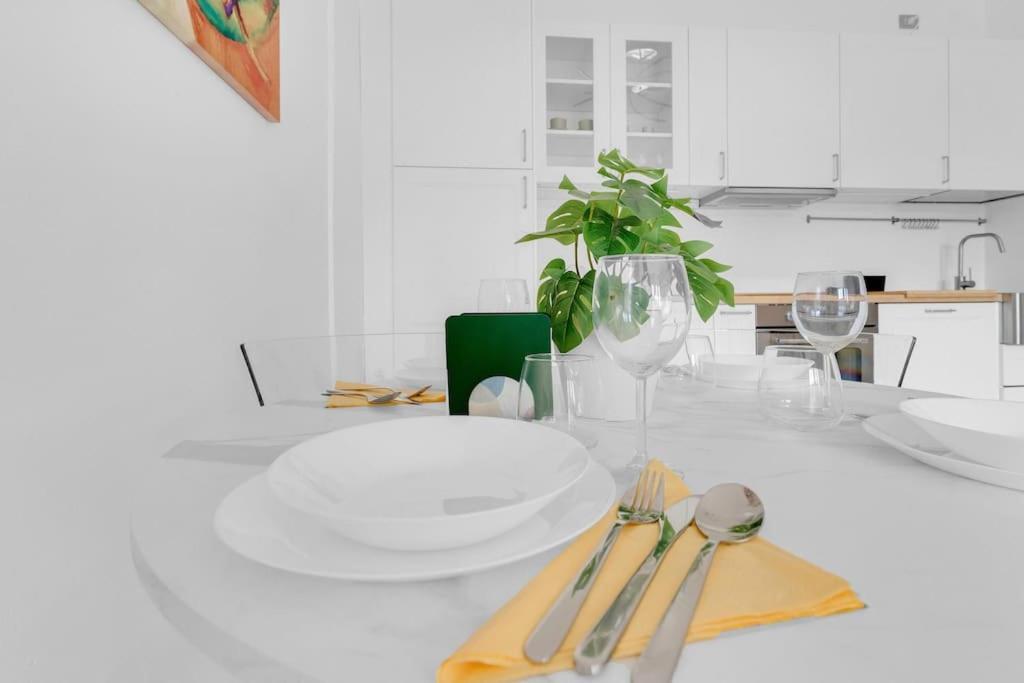 Yellow Flat Central Milan Bagian luar foto