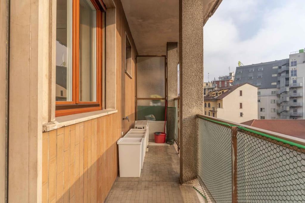 Yellow Flat Central Milan Bagian luar foto
